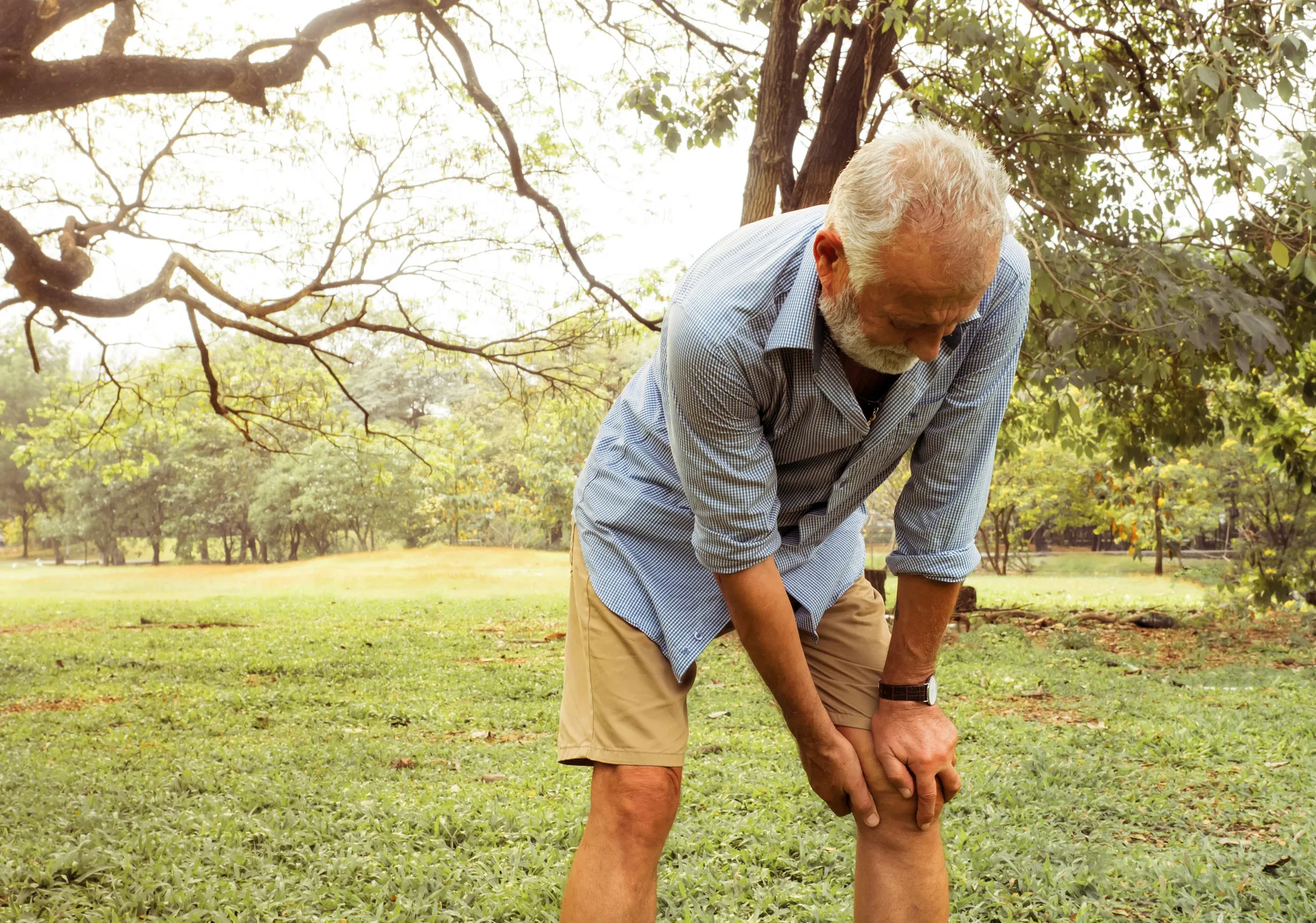 Do knee pain relief patches help arthritis? Learn what magnetic knee patches can and cannot do for arthritis related knee pain and stiffness.